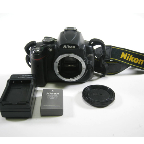 برسی دوربین نیکون دست دوم NIKON D5000