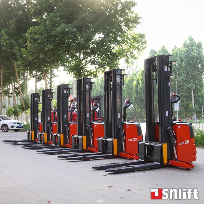 باتری | بالابر ستونهای اقتصادی بودن استاکر نیمهبرقی: تحلیل مزایا و صرفهجوییها