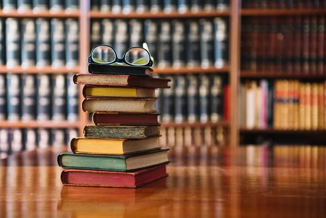 اپل | اپلیکیشن معرفی اپلیکیشن های برتر برای مطالعه کتاب های خارجی